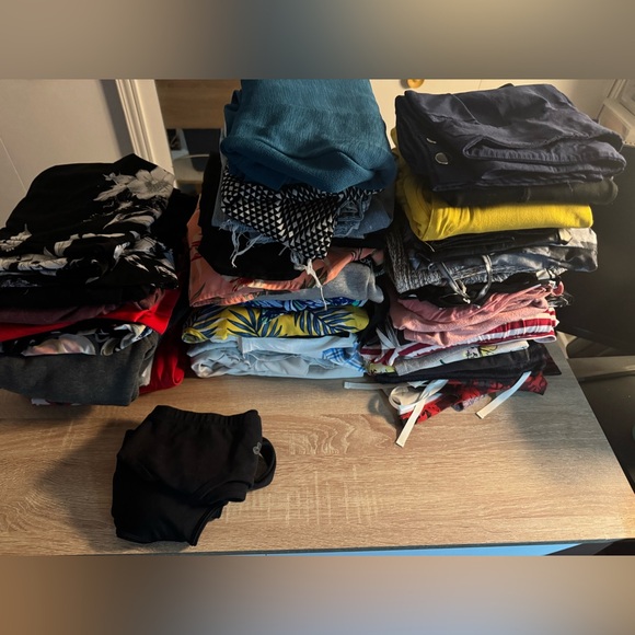 Women's Clothing Bundles • X-Small to Small - Picture 10 of 12